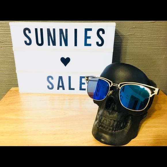 NWOT Gold Cutout Sunnies w Blue Reflective Lenses - Picture 1 of 6